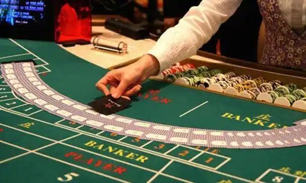 Football Star Deluxe slot interface displaying reels with sports-themed symbols and paylines